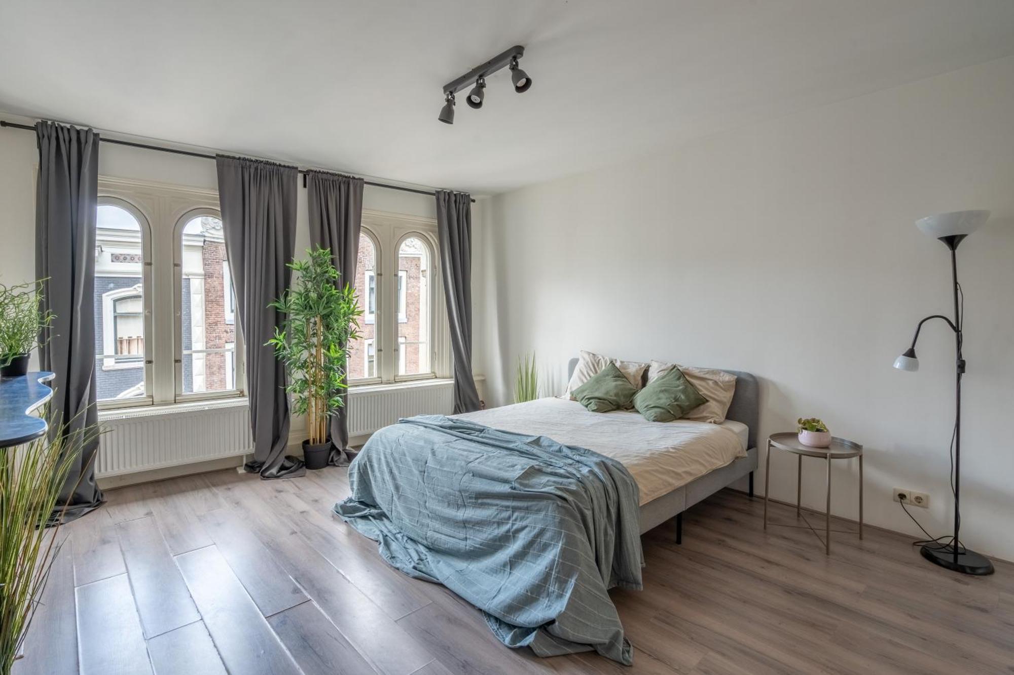 Отель Penthouse Amsterdam Dam Square Экстерьер фото